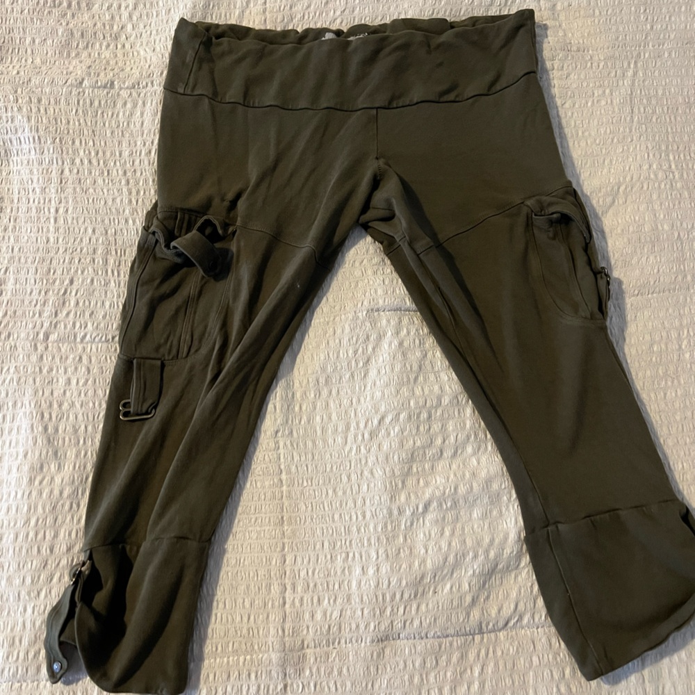 Nomads hemp wear green, cargo capris, hemp bamboo made in Canada
